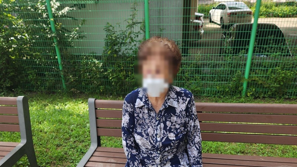 전국 병원동행서비스 이동 중 벤치에서 잠시 쉬는 어르신